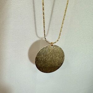 C. Gold Tone Necklace Chain With Circle Round Pendant Locket 16.5 inches Long